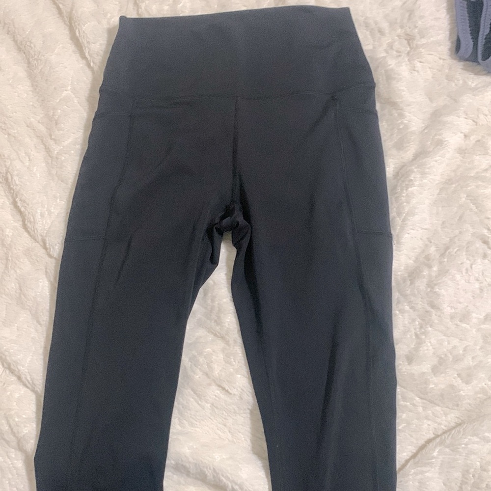 black athletic leggings